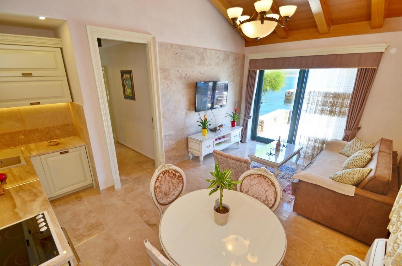 Leut Stone Residence Tivat Exterior photo