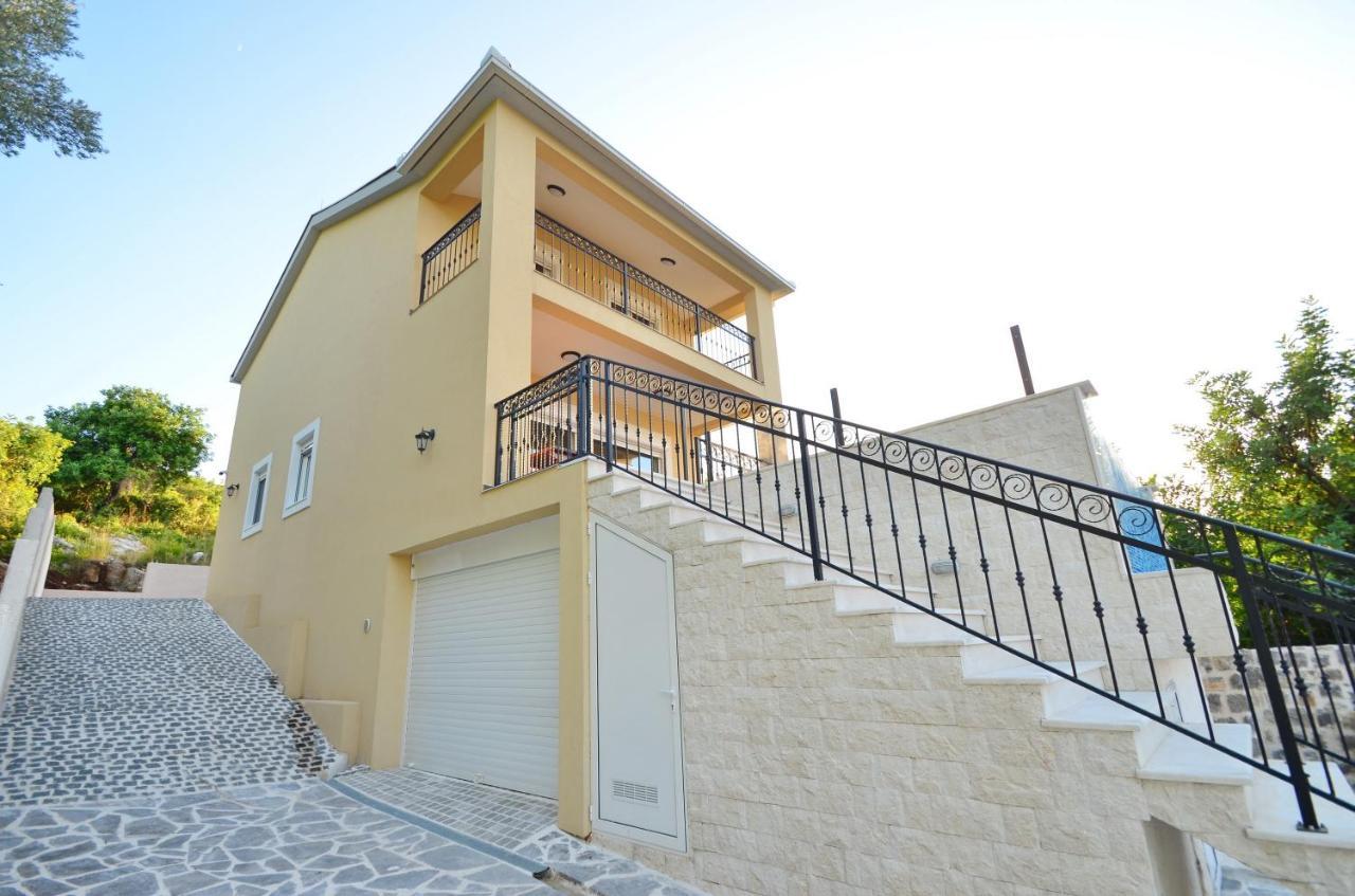 Leut Stone Residence Tivat Exterior photo