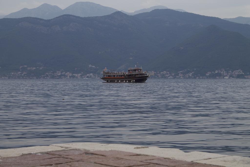 Leut Stone Residence Tivat Exterior photo